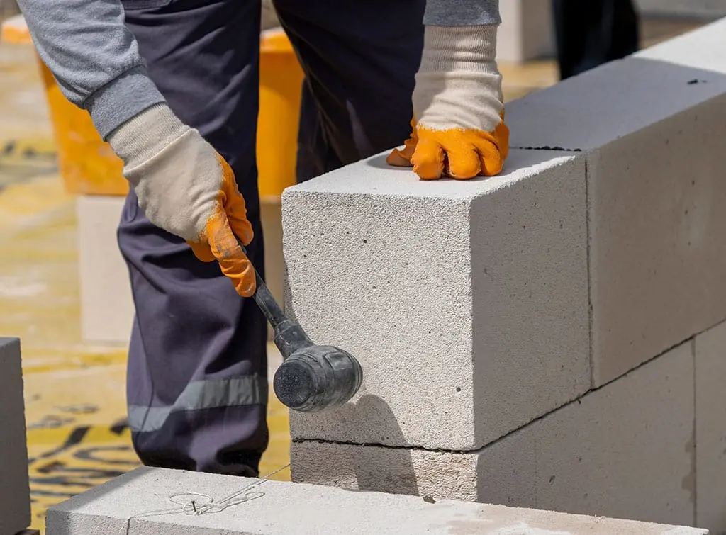 https://www.checkatrade.com/blog/wp-content/uploads/2024/03/Trade-what-tools-does-a-bricklayer-need-image-2.jpg