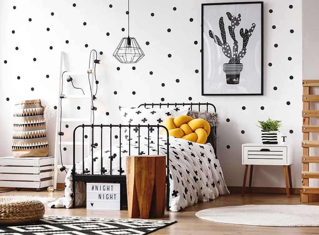 monochrome spotty wallpaper