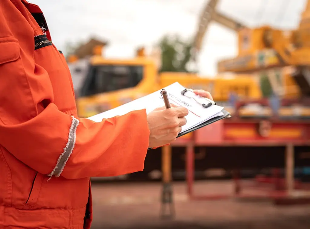 https://www.checkatrade.com/blog/wp-content/uploads/2023/11/Construction-site-hazards-Image-2.jpg