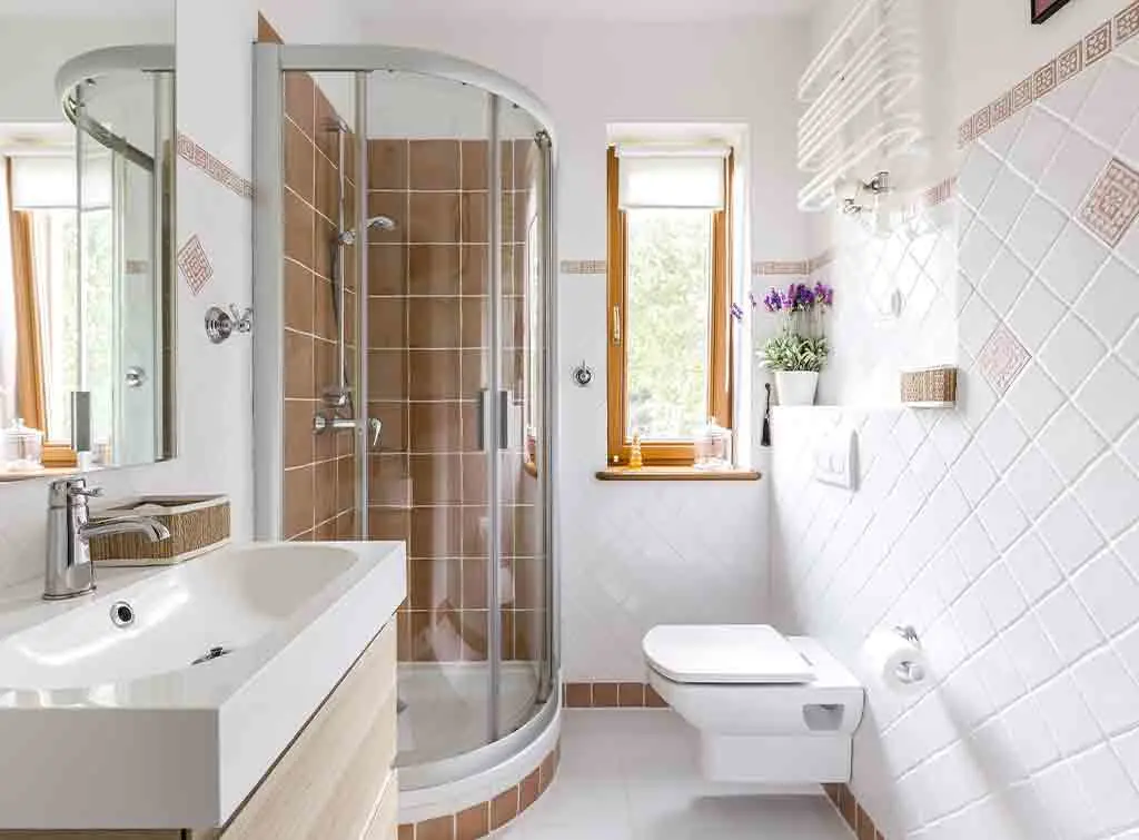 https://www.checkatrade.com/blog/wp-content/uploads/2021/01/Narrow-shower-room-idea.jpg