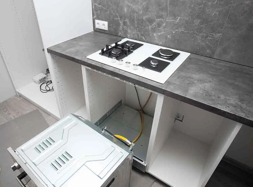 Installing a gas cooker and pipe