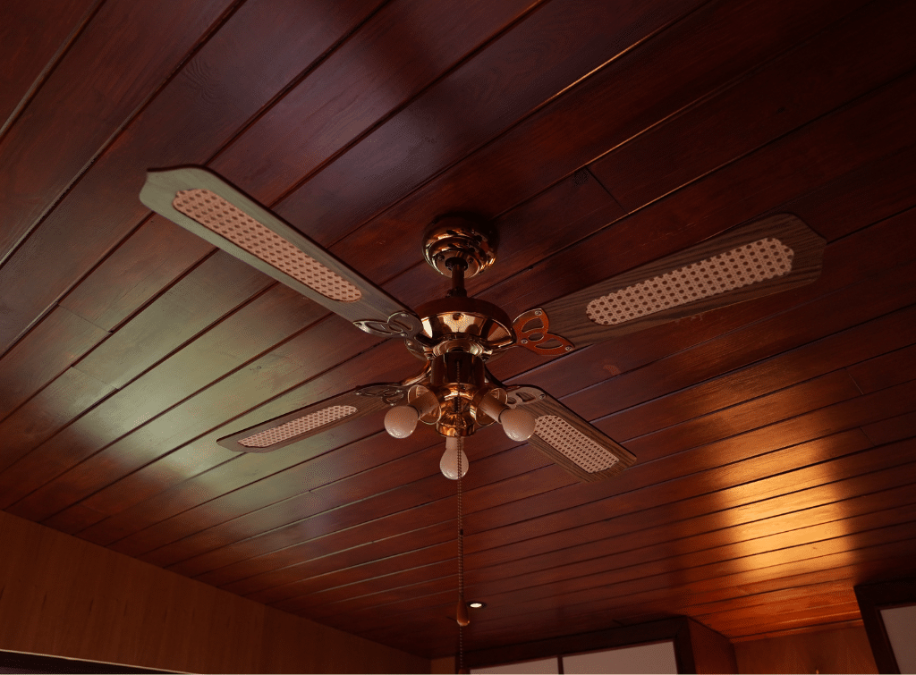This wood panelled ceiling and statement light fixture make a classic midcentury modern combo