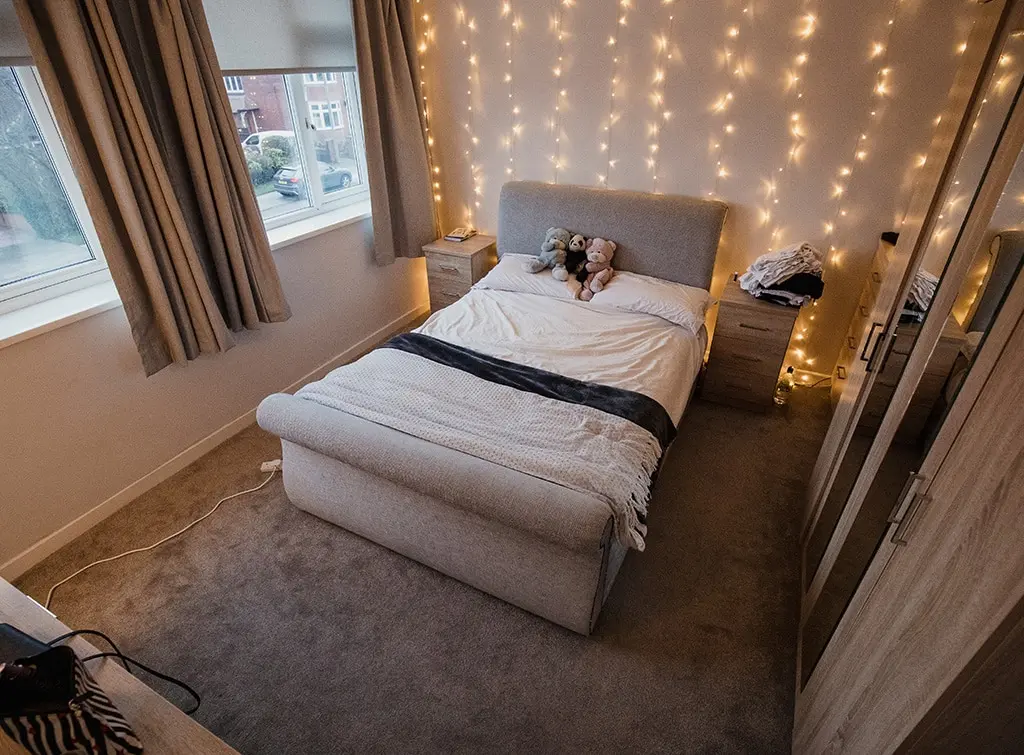 Fairylights wall decor ideas for bedroom
