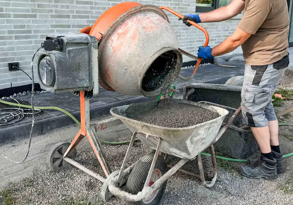 mixing-concrete-cement-mixer-wheelbarrow