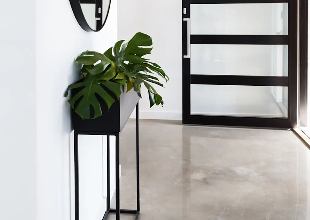 Concrete floor in hallway