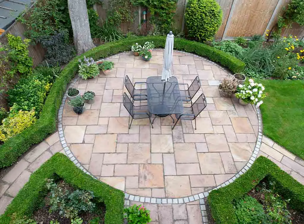 Circular back garden patio