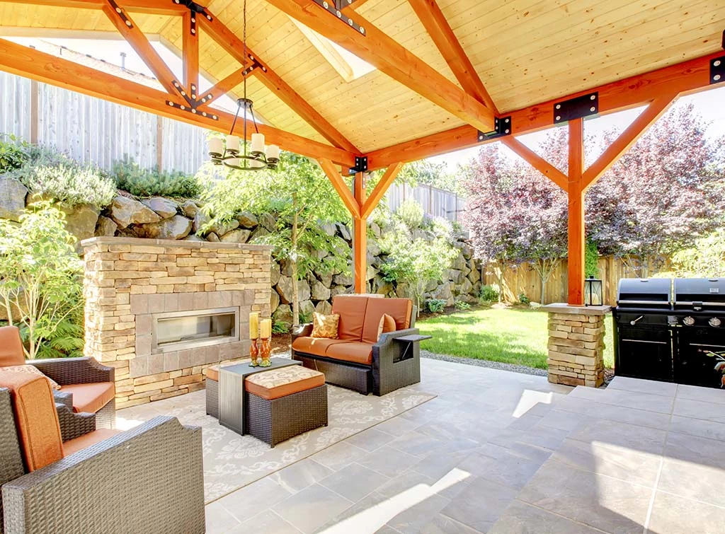 outdoor kitchen on patio