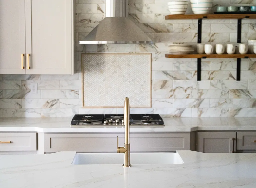 stone effect subway tiled splashback