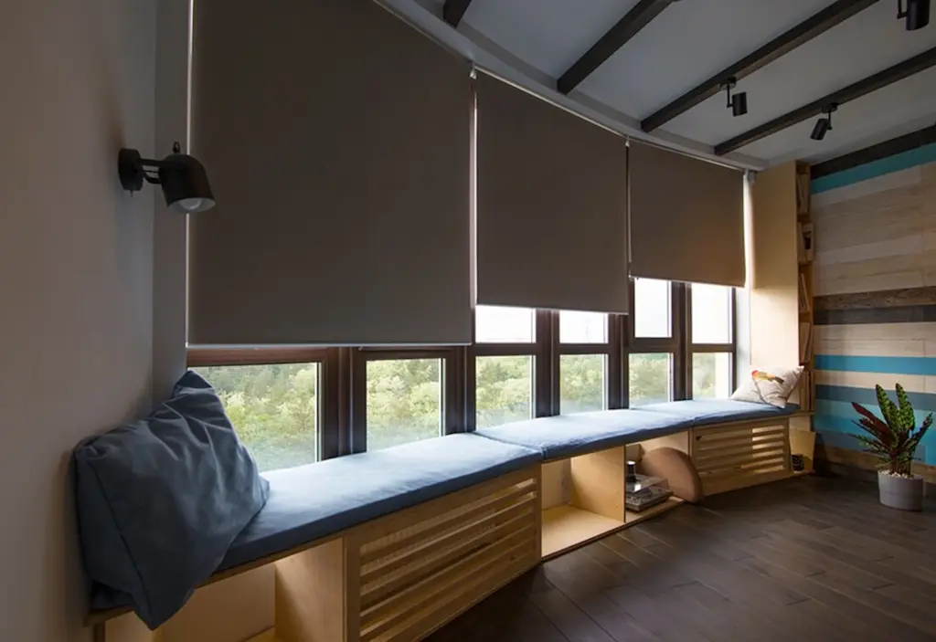 Room darkening roller blinds