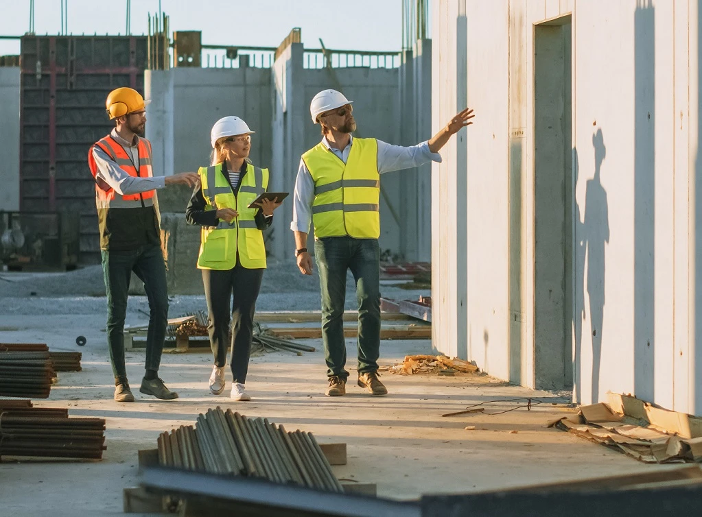 https://www.checkatrade.com/blog/wp-content/uploads/2021/11/building-surveyors-retraining-courses.jpeg