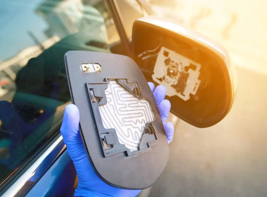 replacing-car-wing-mirror-glass