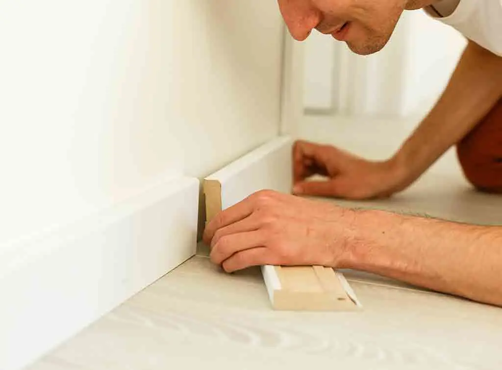 Installing skirting board