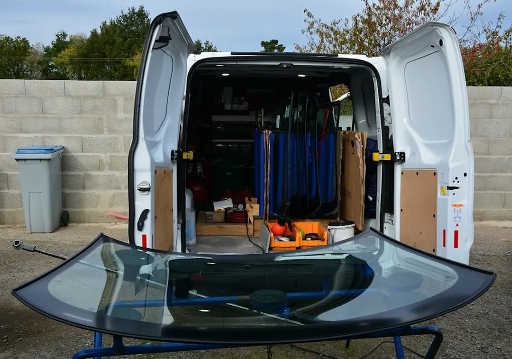 car windscreen replacement services