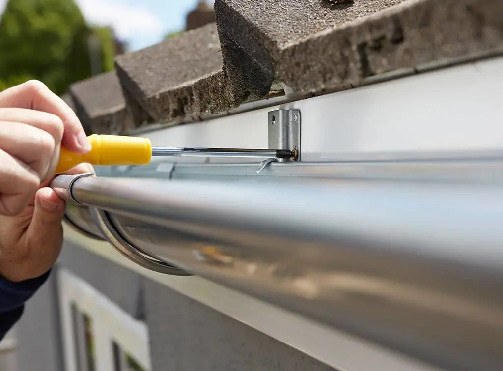 How many fascias per gutter