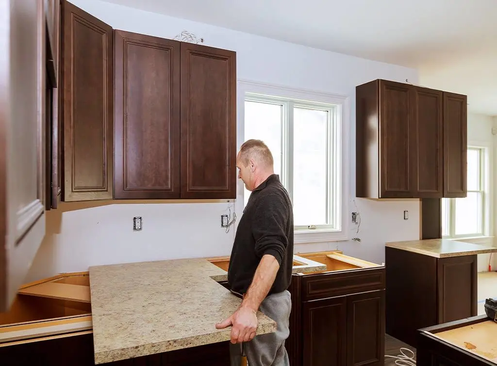 https://www.checkatrade.com/blog/wp-content/uploads/2020/08/Replacing-kitchen-worktops-cost.jpg
