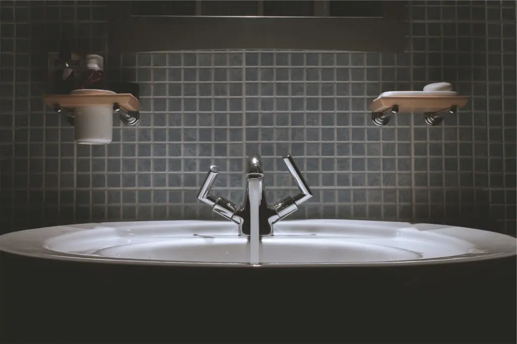 Keep it organised with smart bathroom fittings