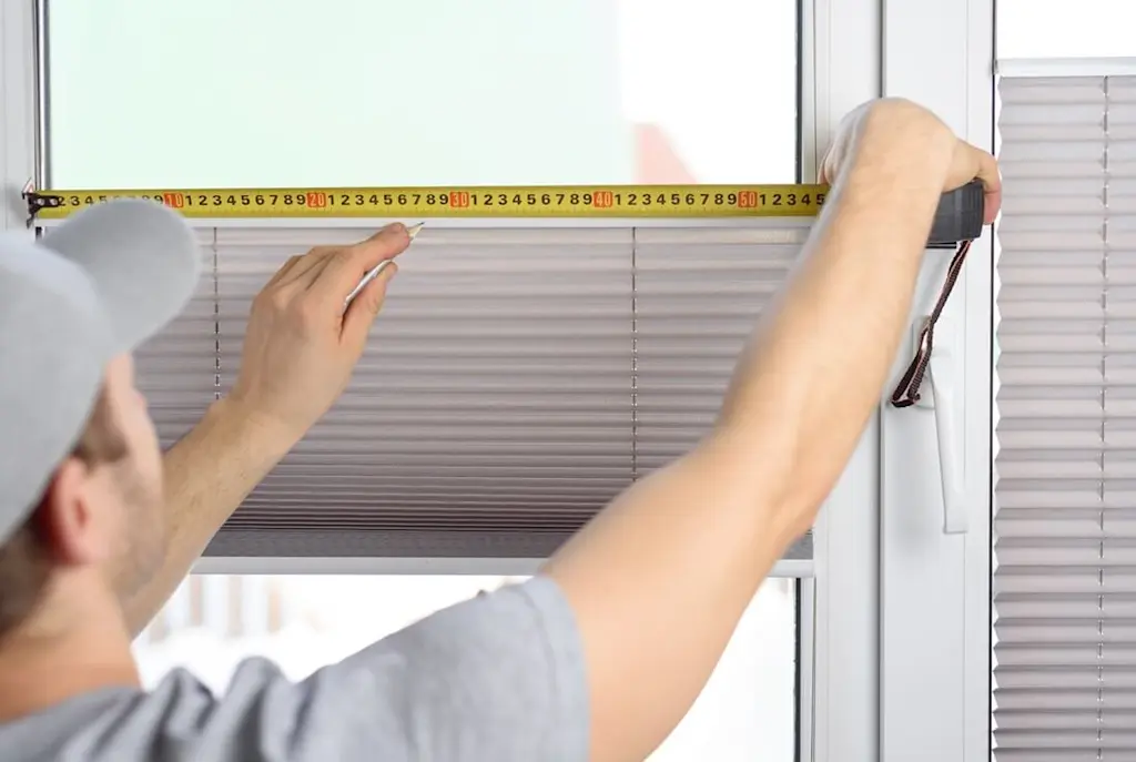 Installing window blinds