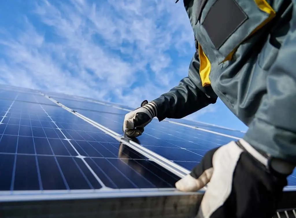 https://www.checkatrade.com/blog/wp-content/uploads/2024/11/installing-solar-panel-for-home-use.jpeg