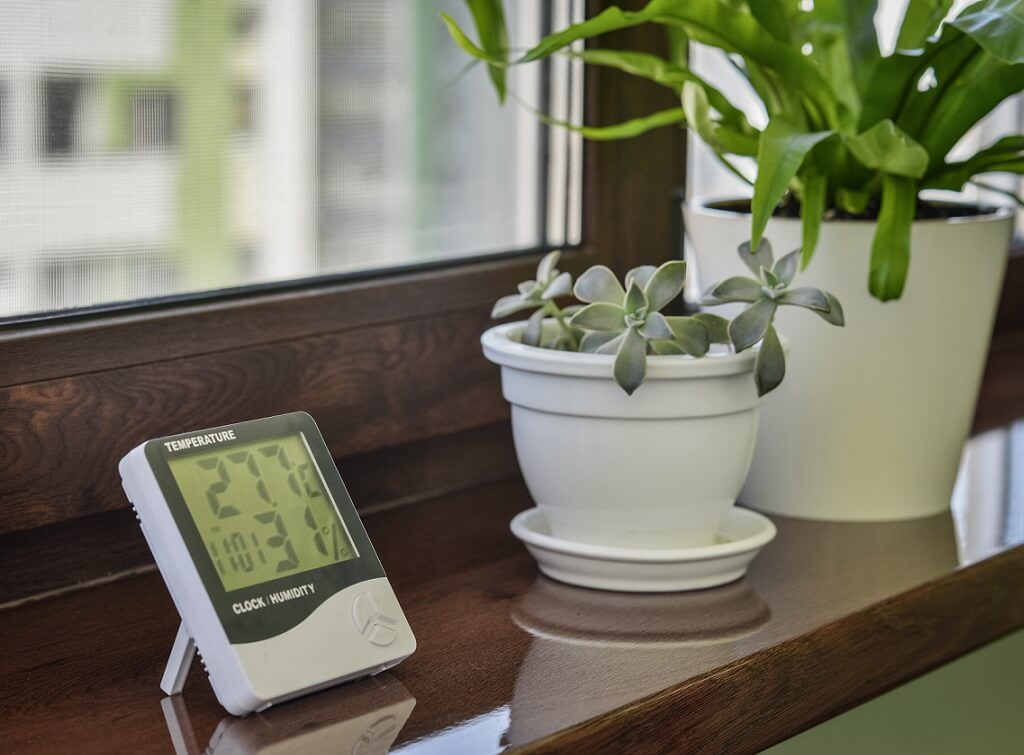 how to measure humidity in house