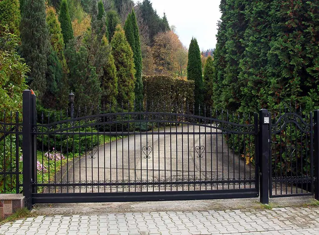 Iron driveway gate ideas
