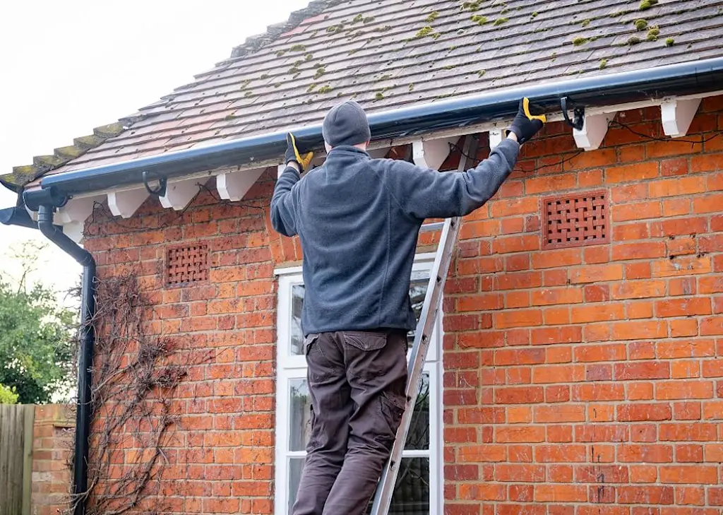 gutter repair tradesperson