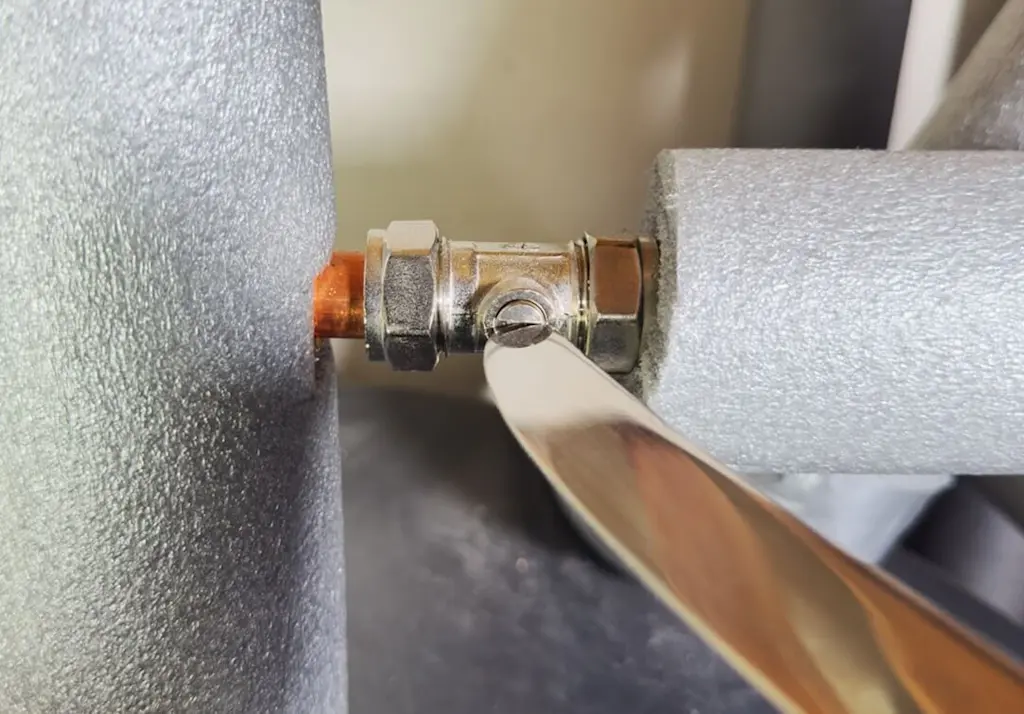 Isolating valve