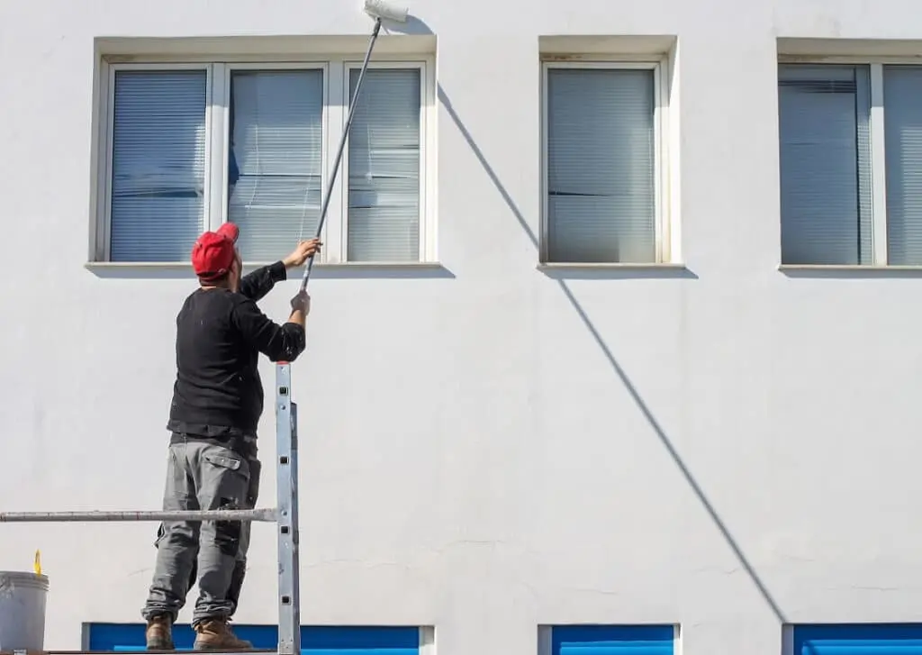 painting-exterior-of-a-home-with-decorator-1024x727.jpeg