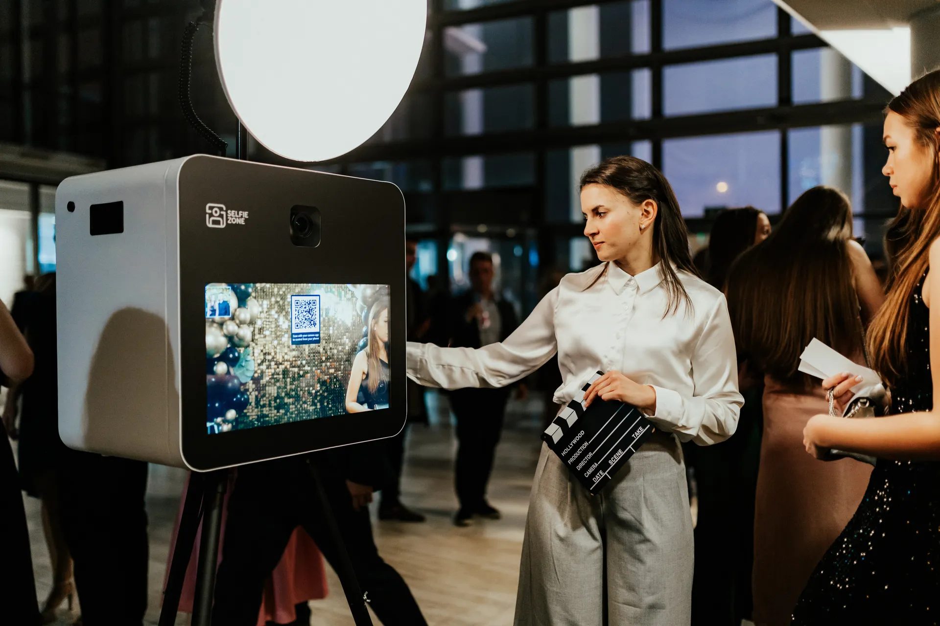 szelfigép bérlésnél felállított fotóautomata rendezvényre előkészítve, amely kis helyen is kényelmesen elfér