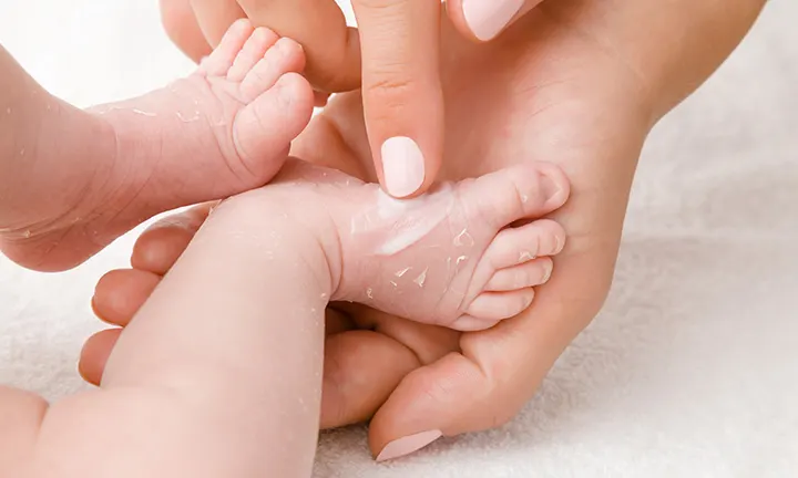 Newborn skin peeling