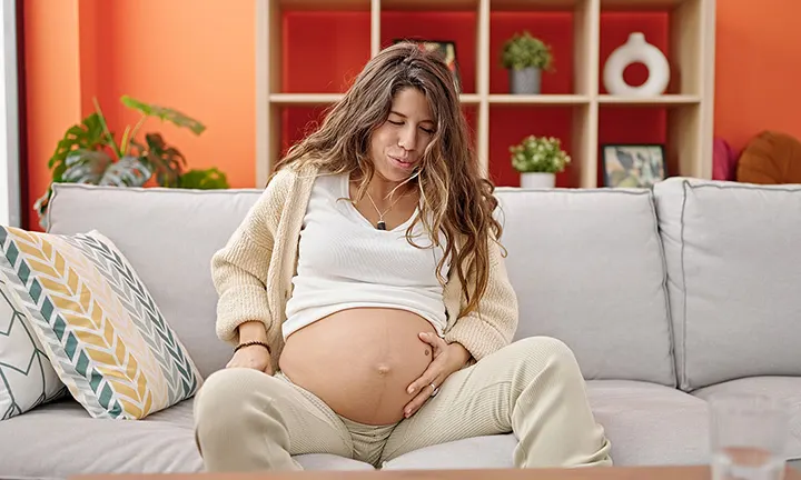 what does it look like when your water breaks when pregnant