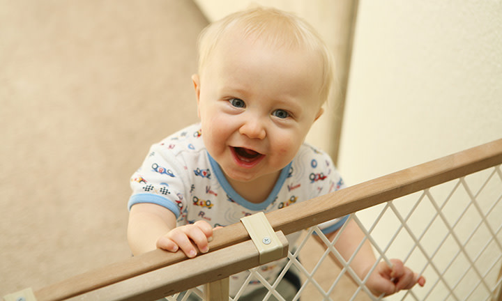 Puertas de escalera para bebé. Comprar cierre seguridad cajones, nevera