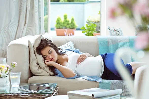Cómo dormir durante el embarazo: estos objetos te harán la vida más cómoda  y fácil