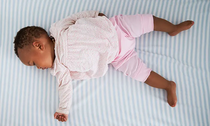 Cómo proteger y vigilar a tu bebé por la noche mientras descansa en casa