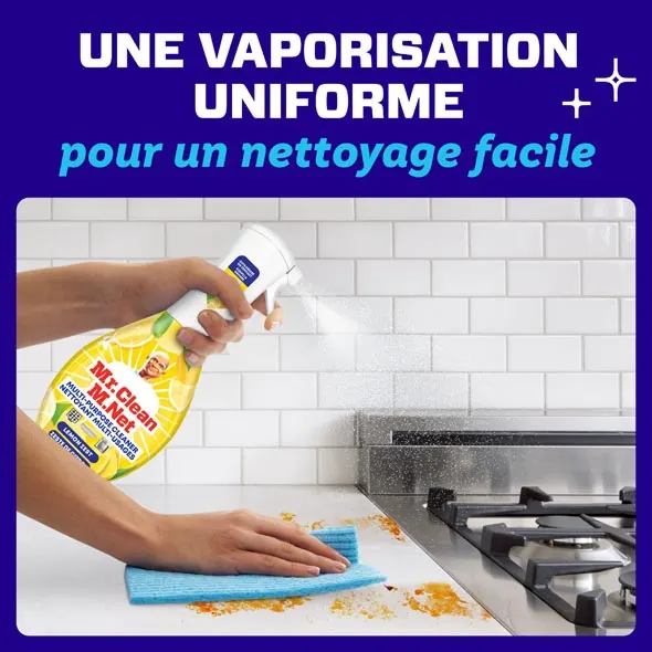 Le vaporisateur nettoyant multi-usages Mr. Clean utilisé sur un comptoir de cuisine pour un nettoyage facile et efficace