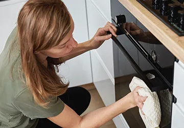 MrC art Article 02 OvenDoor 360x250