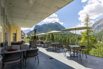 Hotel Saratz Sommer Aussicht Terrasse Kaffee bar