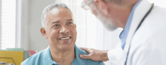 Homem indo ao médico