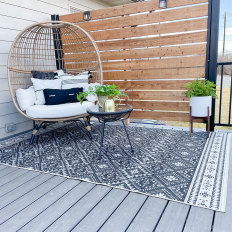 https://images.ctfassets.net/9y4fi2gkk4ov/19seyTw5Jl0ln0FSaA741f/ab261f1eff3b7b5e0dafb77b5c0c46e6/outdoor-black-and-white-rug-with-boho-chair-and-table.jpg?fm=jpg&fit=fill&h=232&w=292