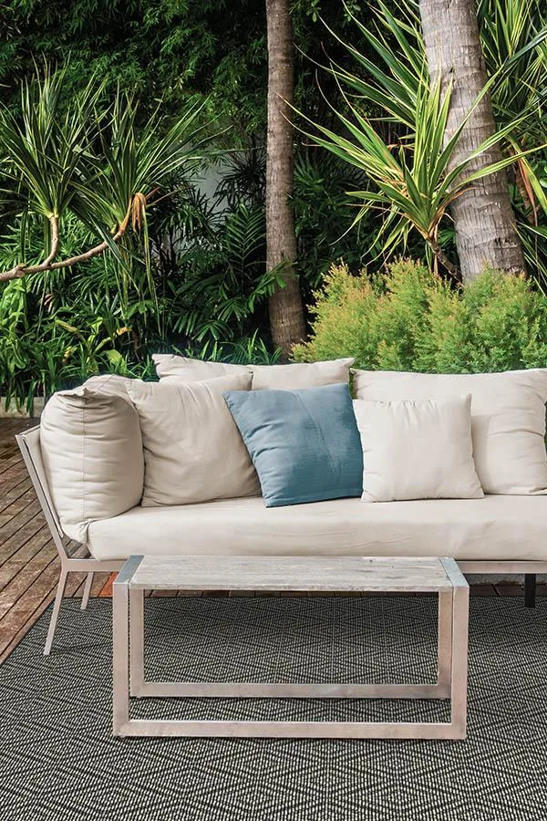 Outdoor Halo Diamond Black Rug | Ruggable