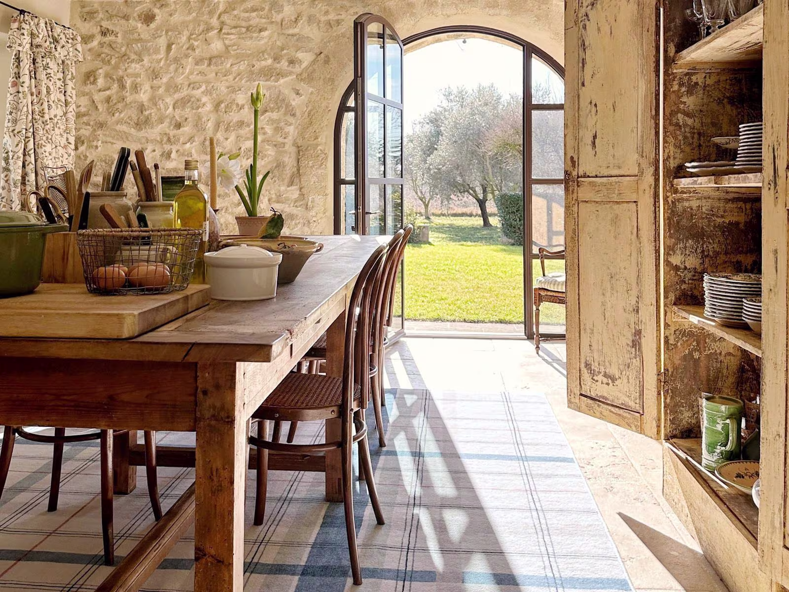 A peek inside the Provencal kitchen of Vivi et Margot’s Charlotte Reiss, featuring the washable Irene Plaid Ivory & Blue Multicolor Rug of our Rustic Riviera Collection