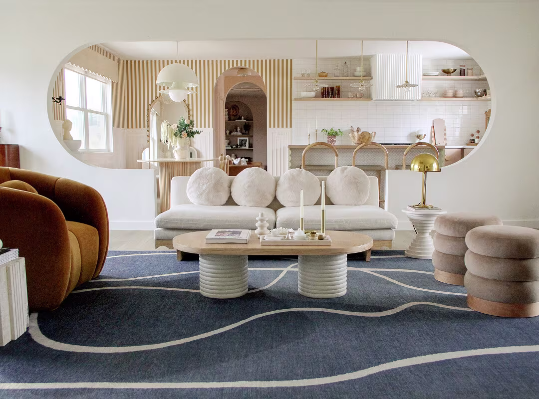 Quel tapis pour salon blanc choisir ? Découvrez des conseils clés pour trouver le tapis idéal et sublimer votre espace avec élégance et chaleur.