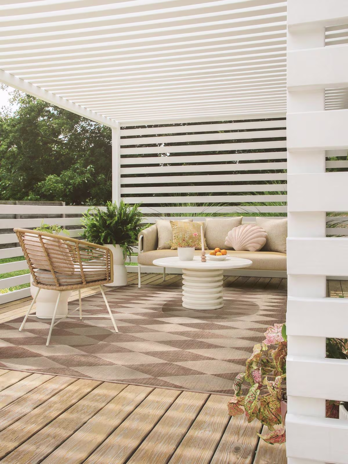 Ruggable Palazzo Latte Brown Re-Jute Rug in outdoor patio with natural wood furniture