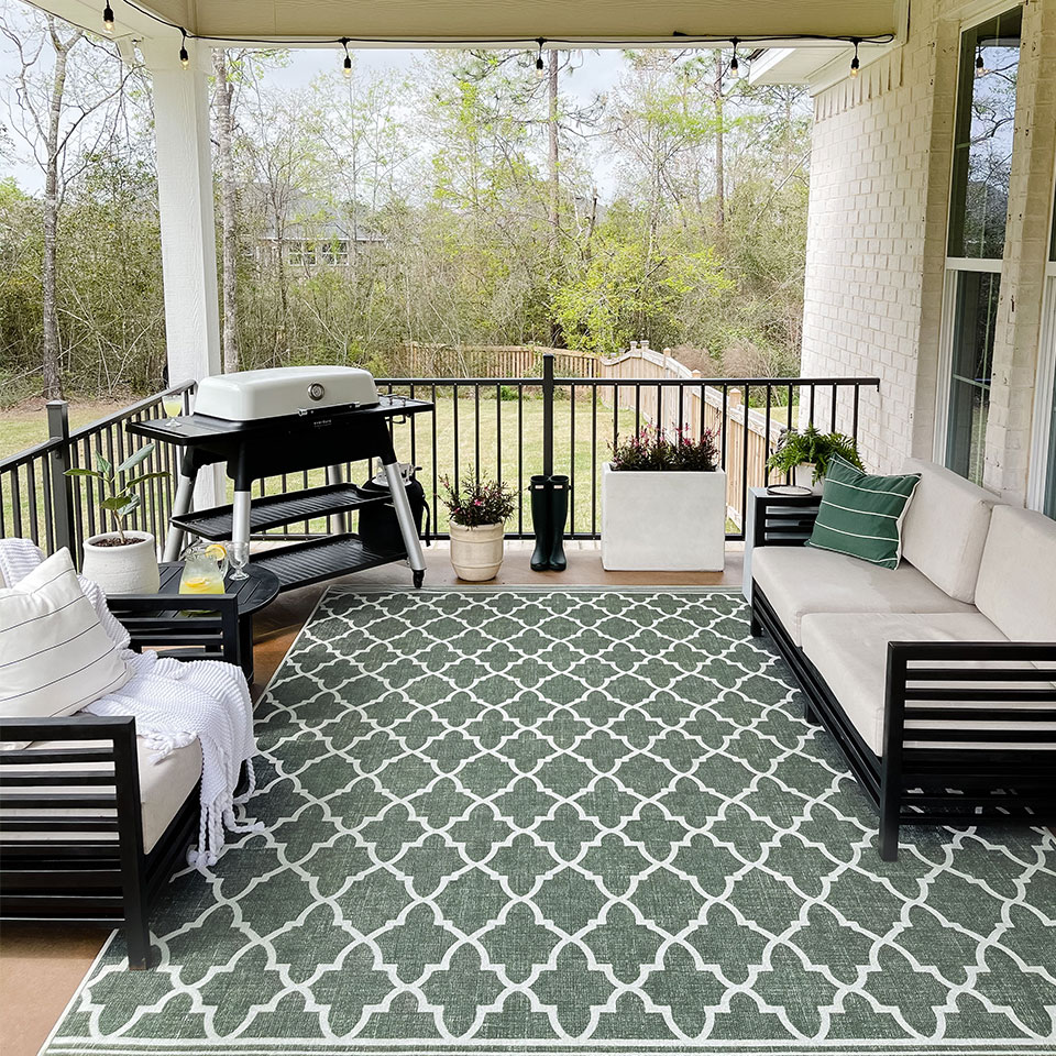 HOW TO CHOOSE AND CARE FOR AN OUTDOOR RUG - StoneGable