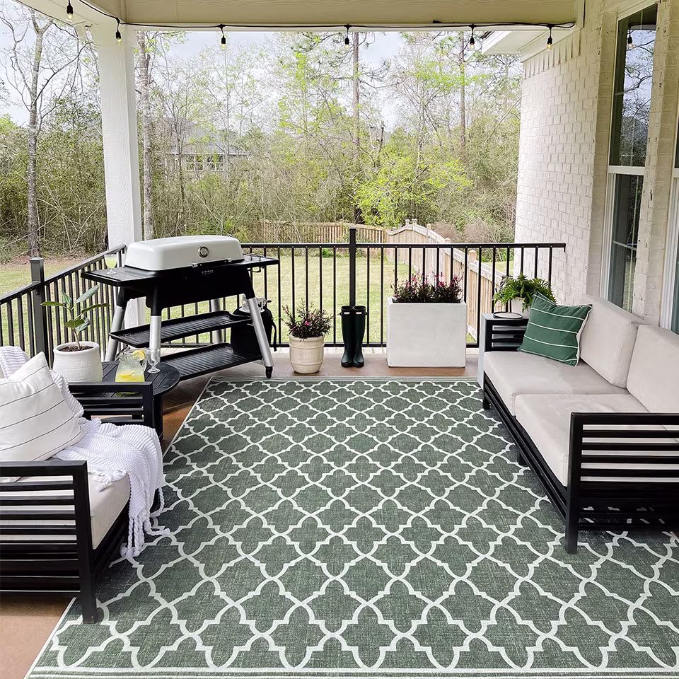 Outdoor Varia Trellis Forest Green Rug Ruggable