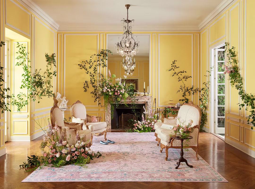 What Colour Rug Goes with Yellow Walls