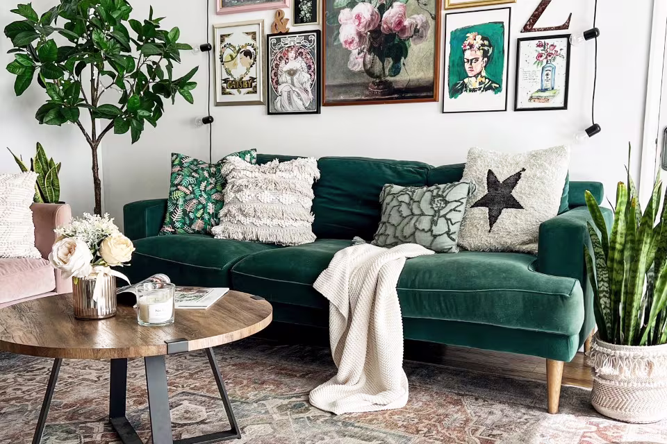 Ruggable Kamran Coral Rug in Living Room 