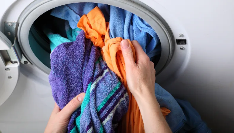 Spin dry clothes with a new spin to remove extra water depending upon the garment size