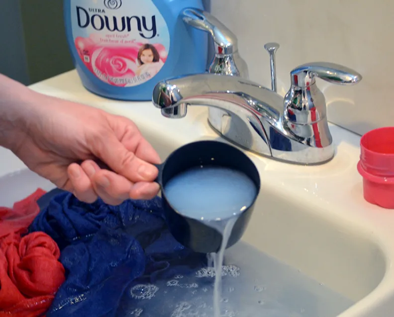 How to wash laundry clothes by hand