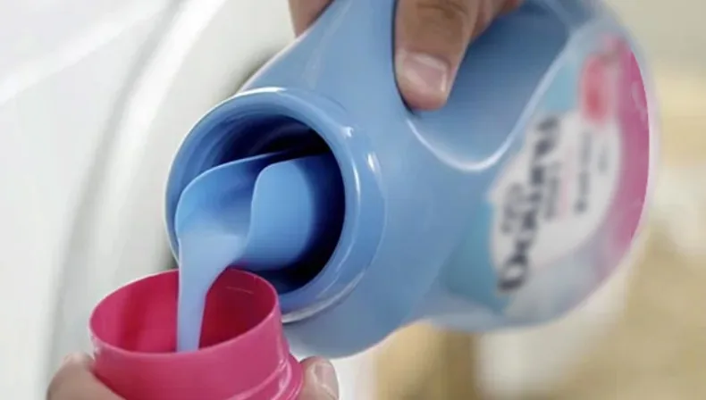 Measure the correct dose of Downy Fabric Conditioner.