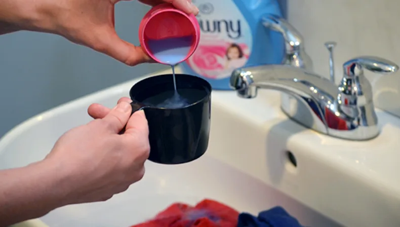 Measure the right dose of Downy Liquid fabric softener